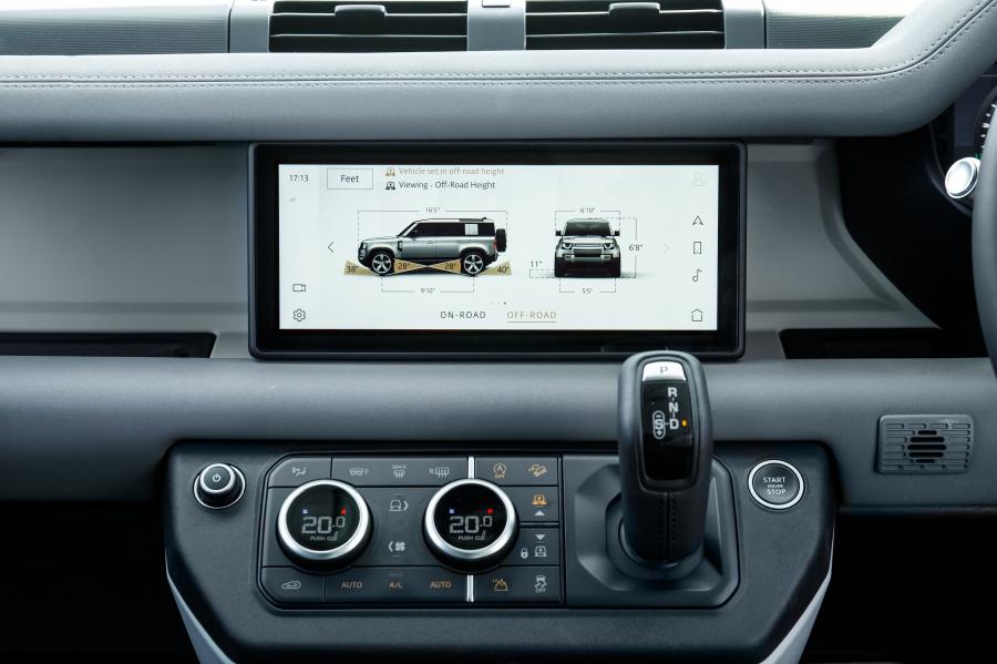 Детали интерьера Land Rover Defender 110 P400 HSE 2020 года  (ZA) (фото 10 из 21)